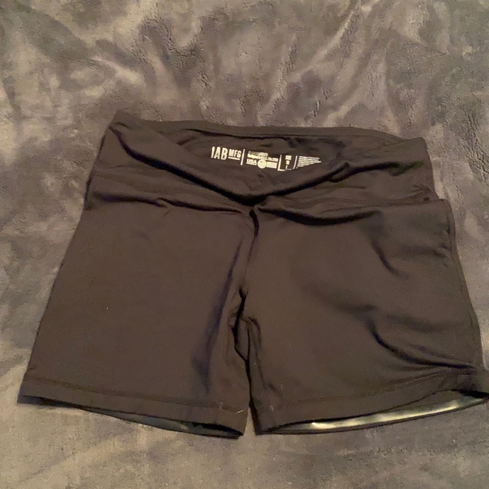 IAB No-Ride 5” Short size Large in black